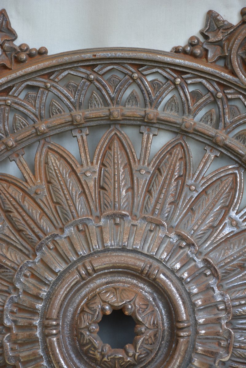 Antique Victorian Cast Iron Ceiling Rose With Feather And Ivy Decoration - Image 10